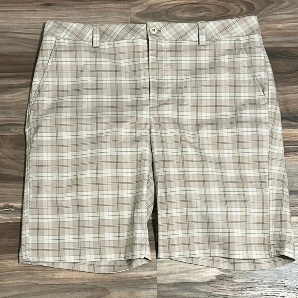 Under Armour Performance Shorts Men 36 Beige Plaid Chino Lightweight Golf
